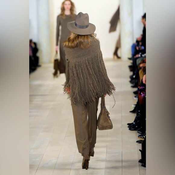 Ralph Lauren Collection Fall 2015 Runway
Taupe Cashmere Fringed Scarf Shawl - Picture 7 of 16